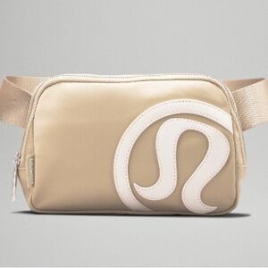 Lululemon Everywhere Belt Bag 1L in Trench/ Opal